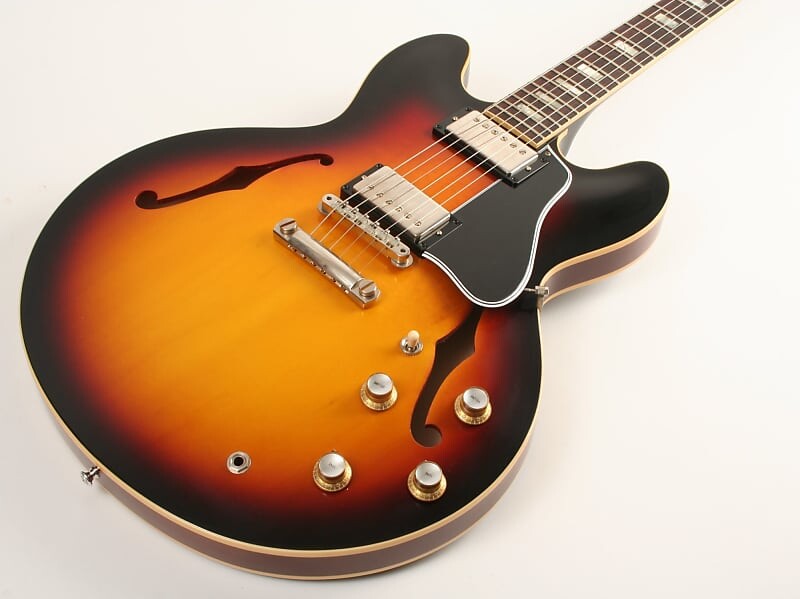

Электрогитара Gibson Custom Shop 1964 ES-335 Reissue VOS Vintage Burst 131146