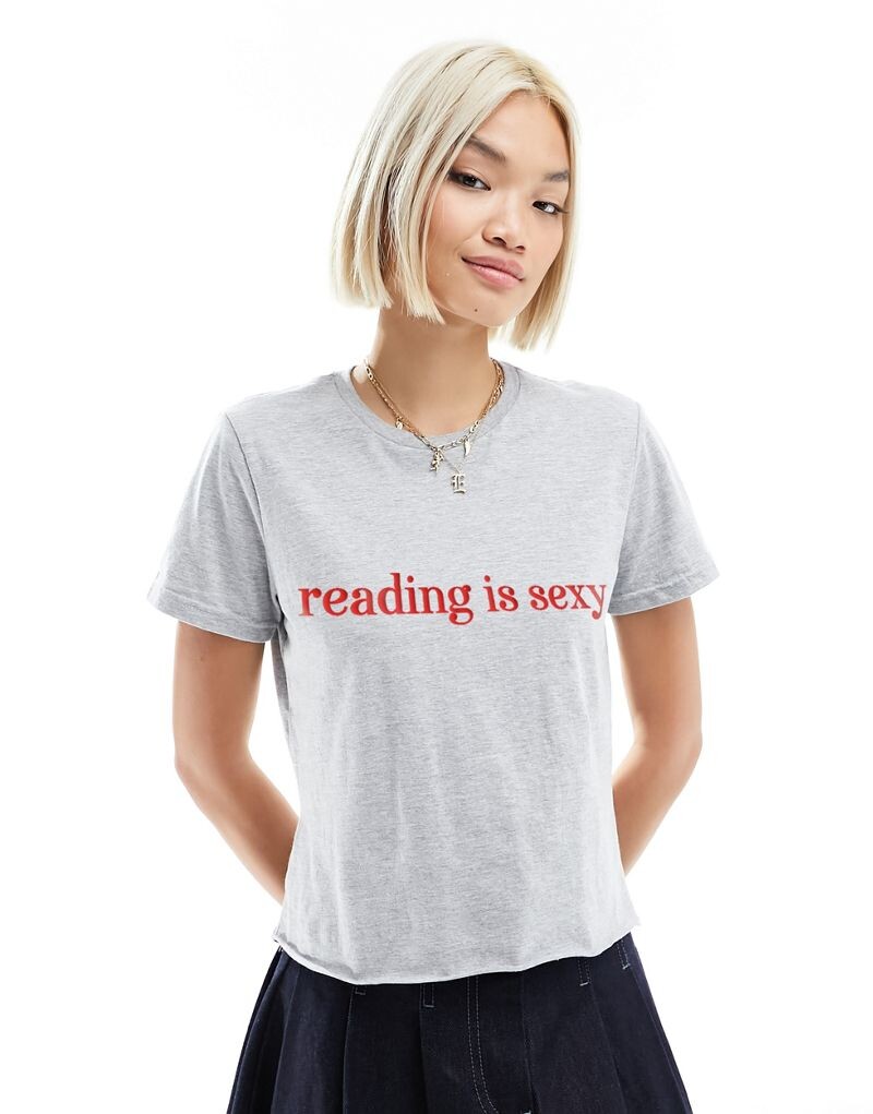 

Серая мини-футболка ASOS DESIGN с принтом Reading is Sexy