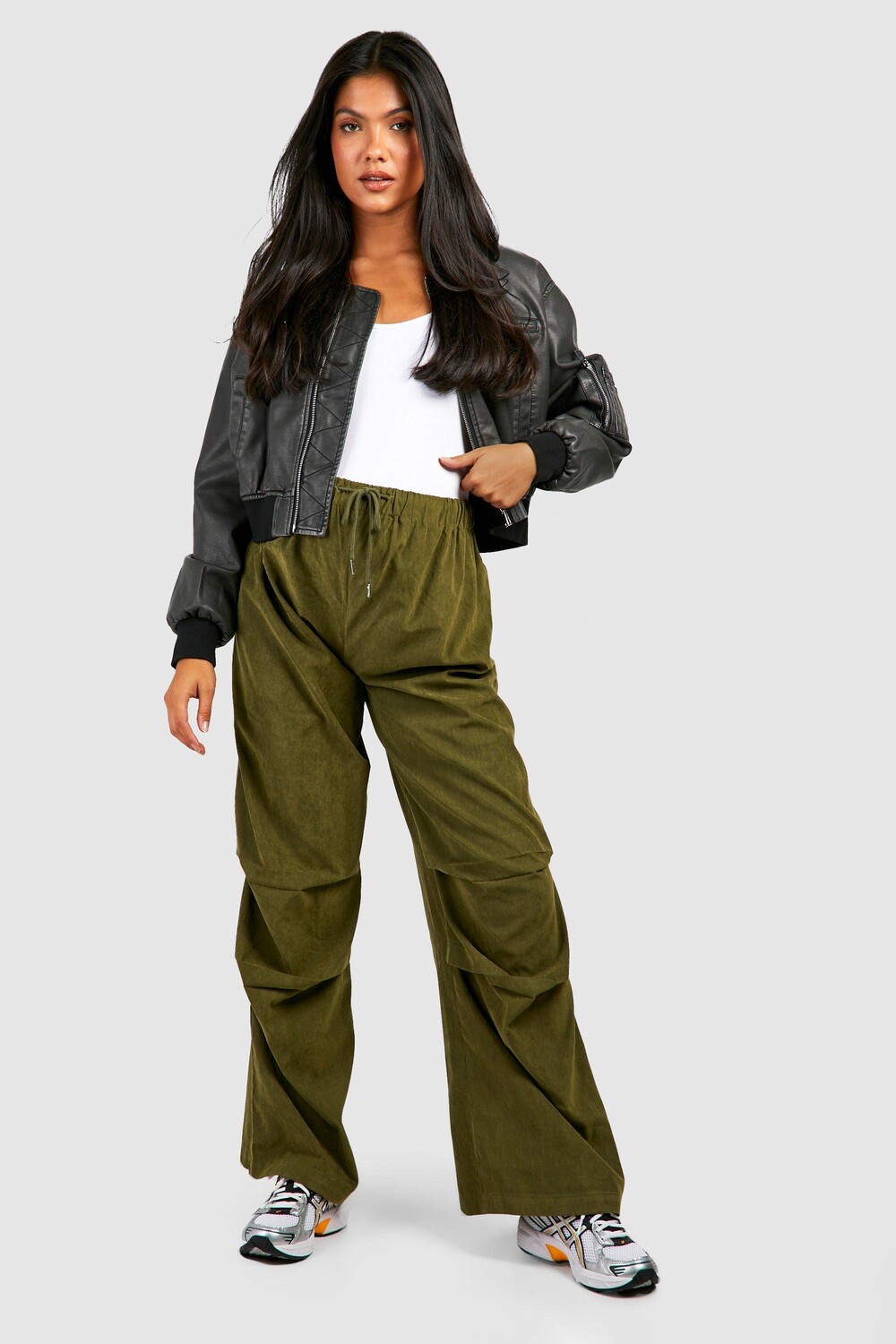 

Широкие брюки-карго для материалов soft touch Boohoo, хаки