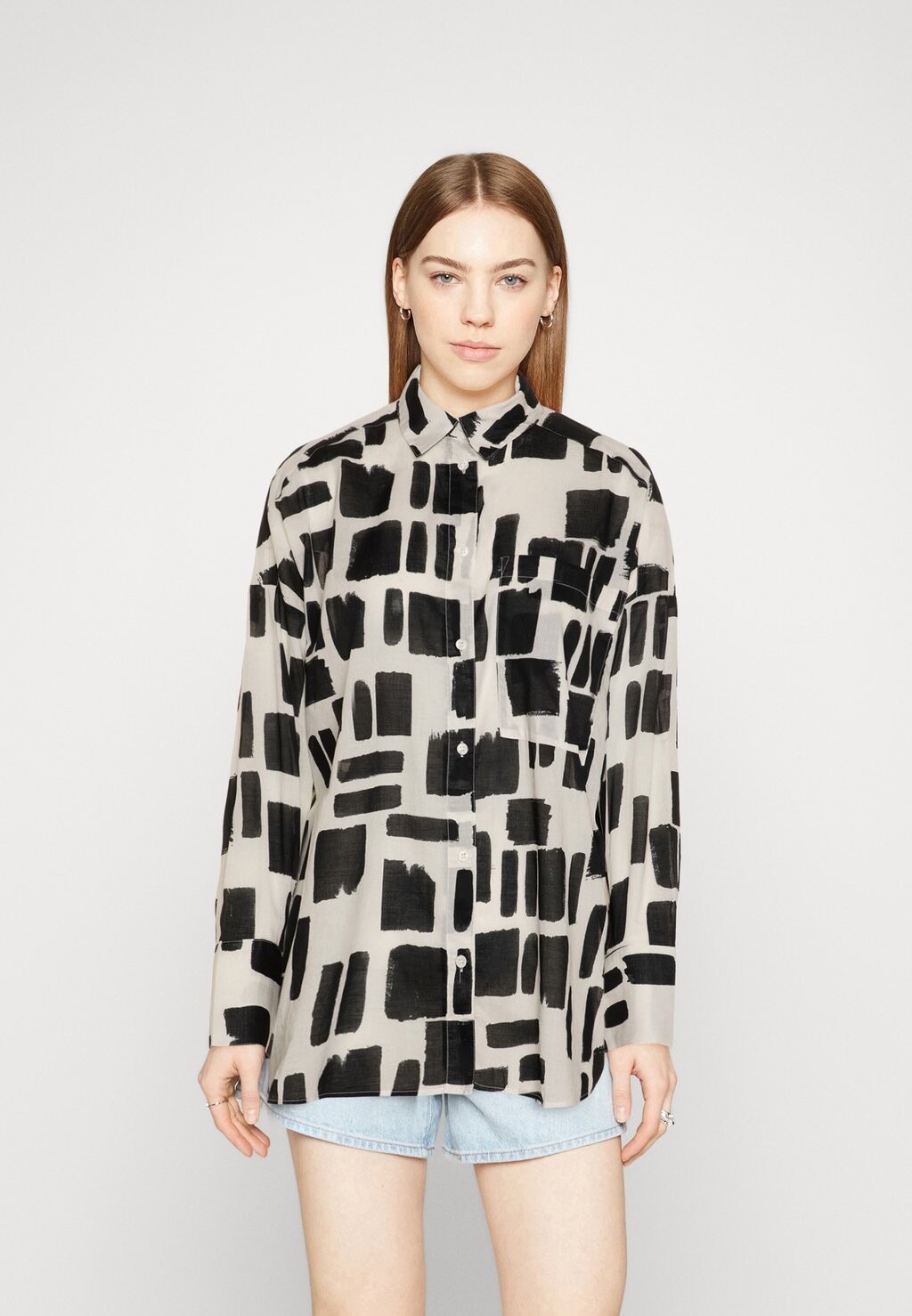 

Блуза Monki, бежевый/черный