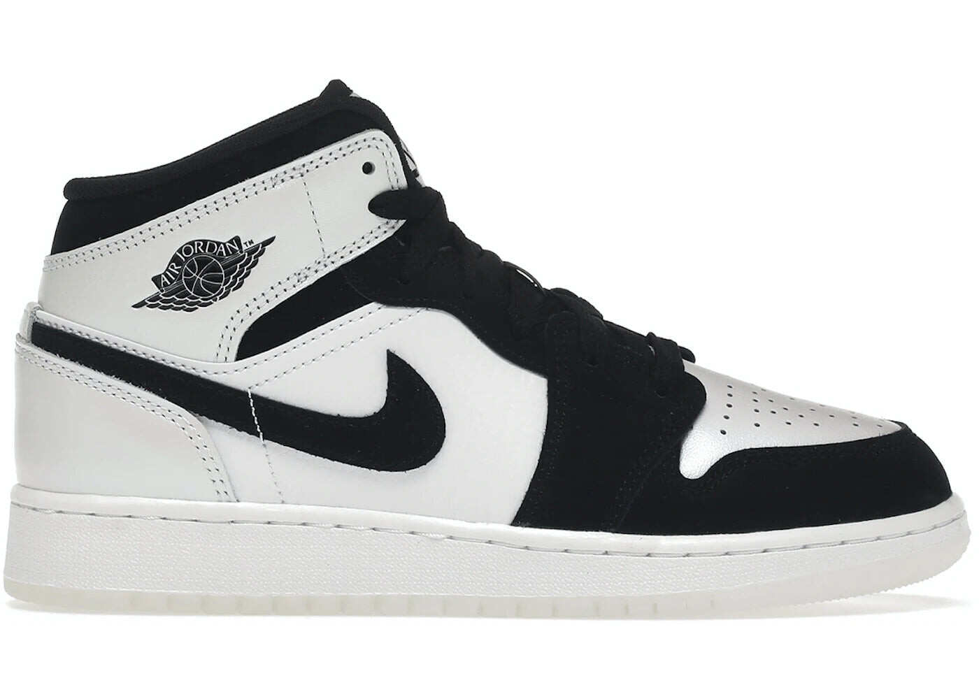 

Кроссовки подростковые Nike Air Jordan 1 Mid Diamond Shorts, черный / белый