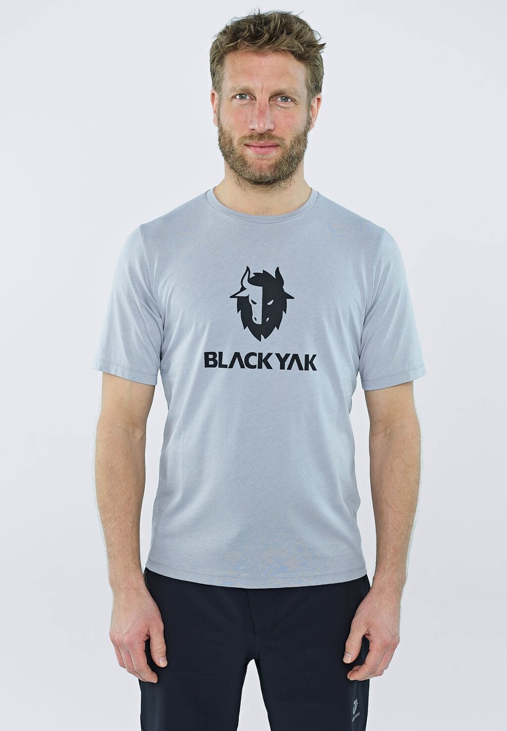 цена Футболка с принтом RAMO BlackYak, серый