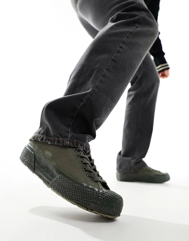 

Зеленые кроссовки Superga