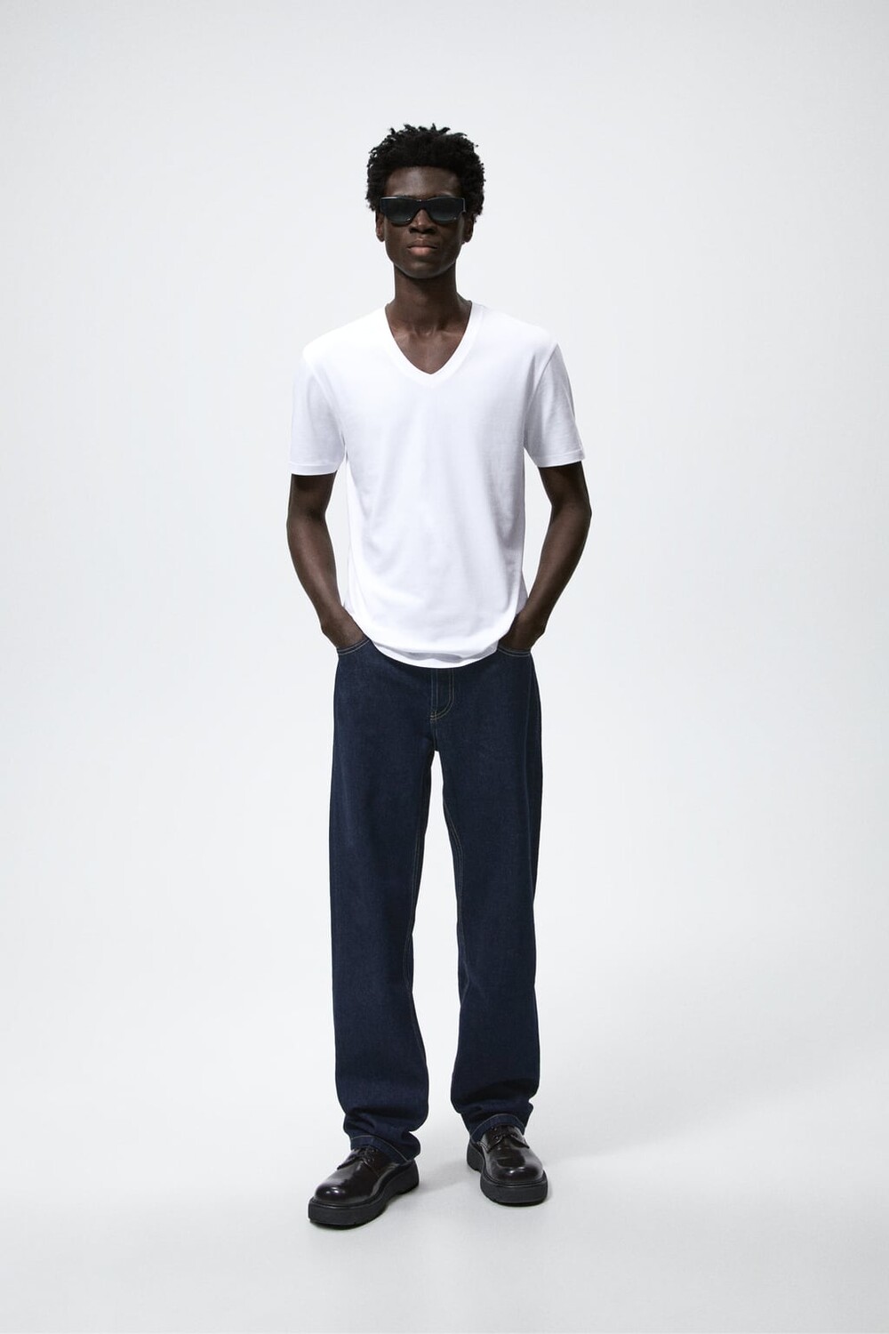

Футболка basic slim fit с v-образным вырезом ZARA, белый