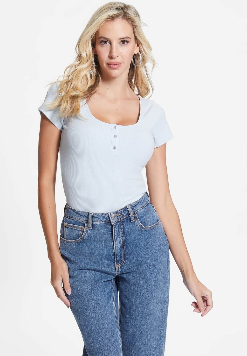 

Базовая футболка Guess