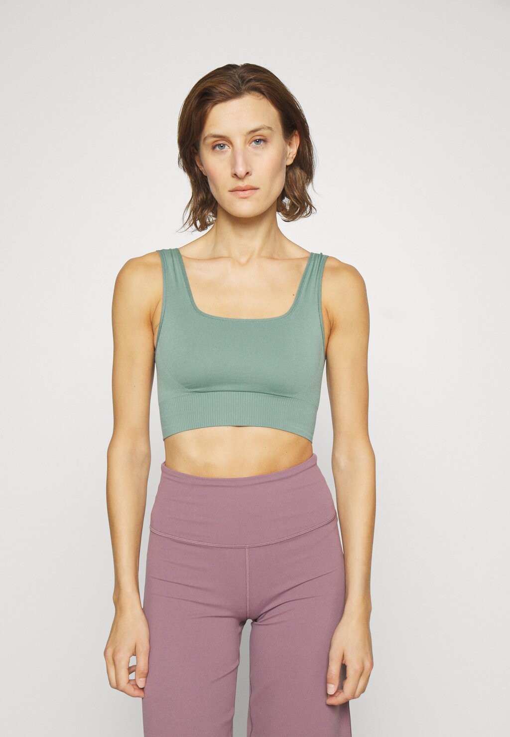 

Спортивный бюстгальтер с легкой поддержкой Sweaty Betty, хаки