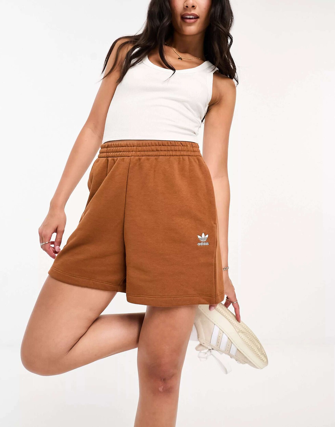 

Ржавые шорты adidas Originals