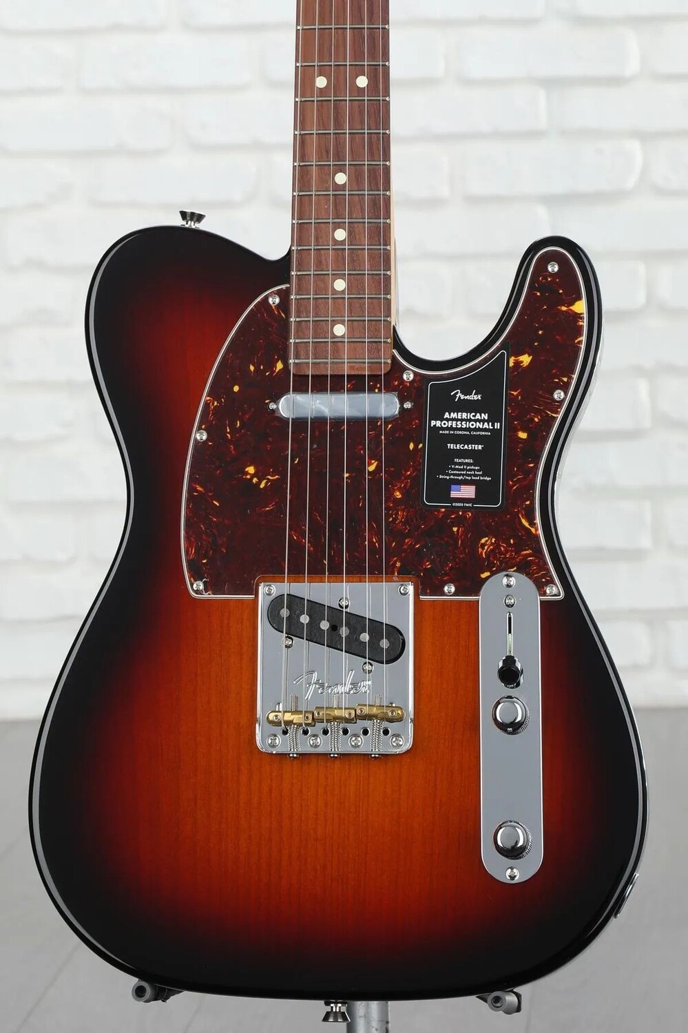 

Fender American Professional II Telecaster — 3-цветный Sunburst с накладкой из палисандра