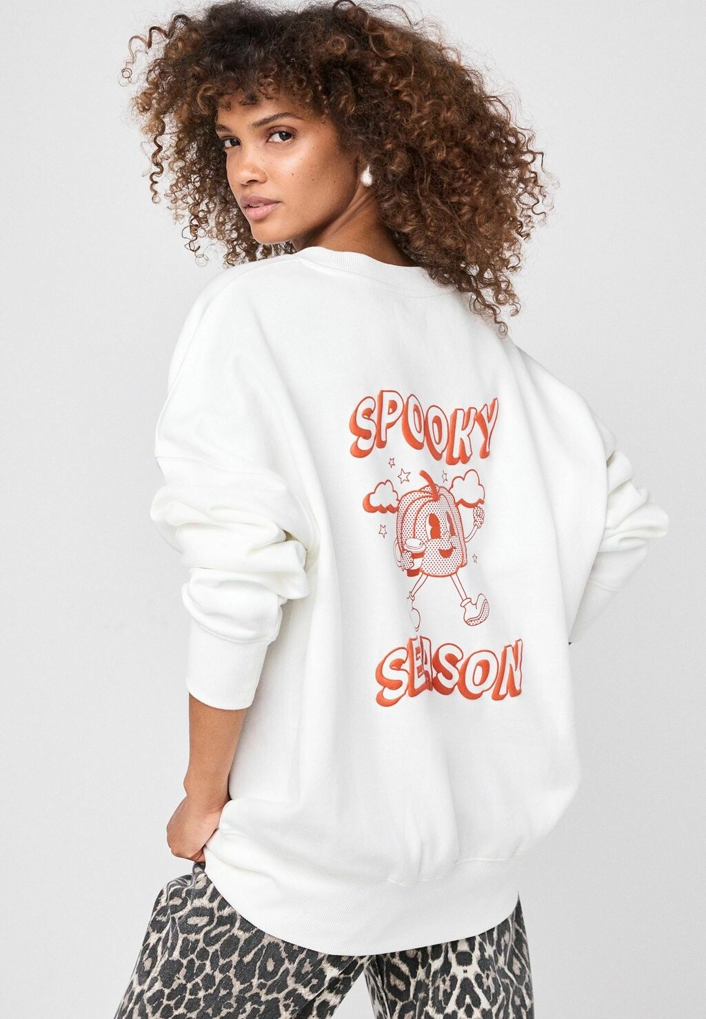

Толстовка HALLOWEEN SPOOKY SEASON PUMPKIN GRAPHIC REGULAR FIT Next, бежевый