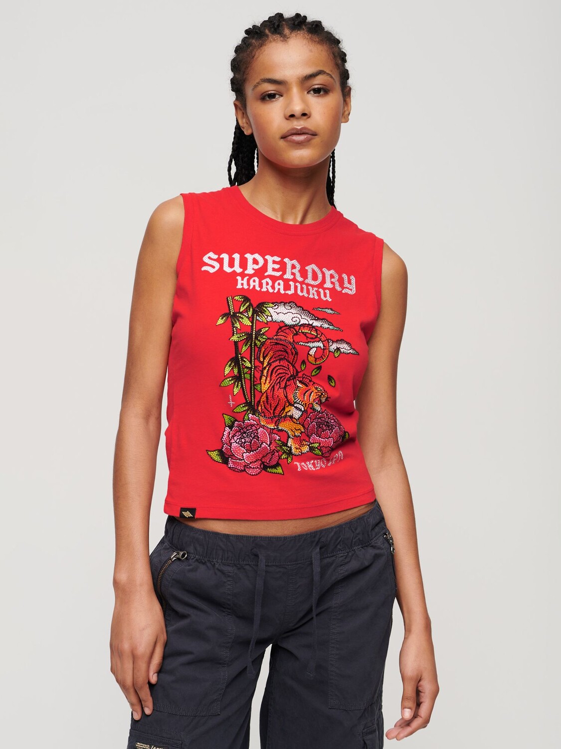 

Топ с татуировкой и стразами Superdry, сода поп красный