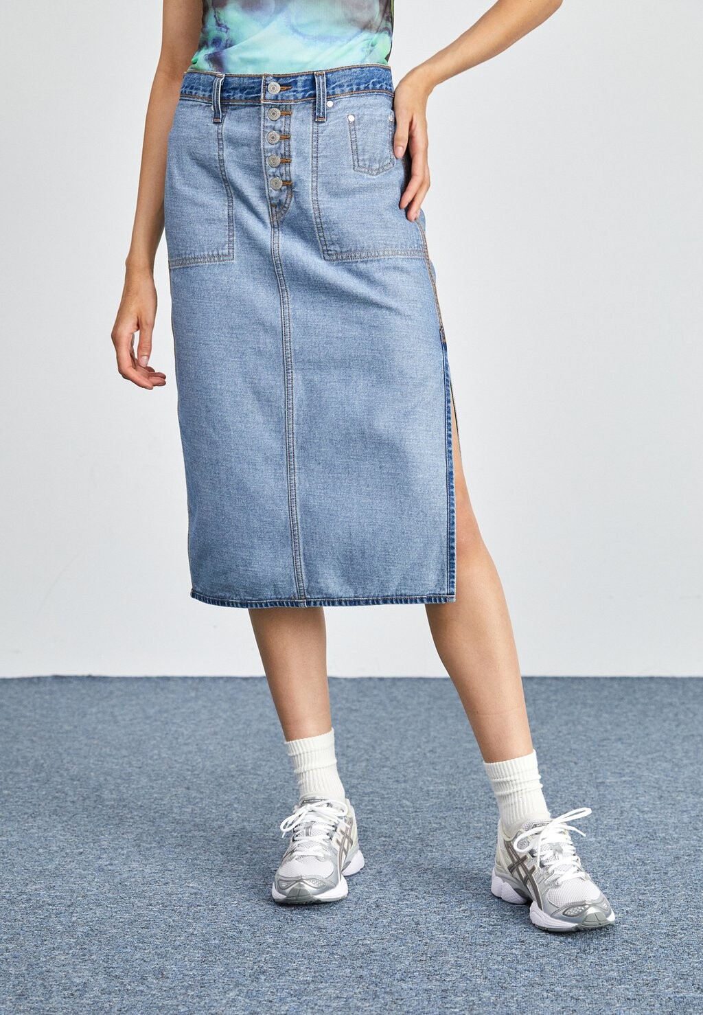 

Джинсовая юбка Levi's REVERS SIDE SLIT, мягкая, как масло, цвет soft as butter mid