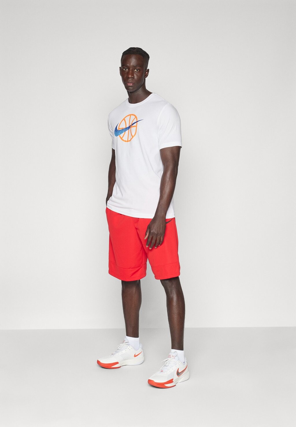 

Спортивная футболка DRI FIT TEE DNA Nike, белый