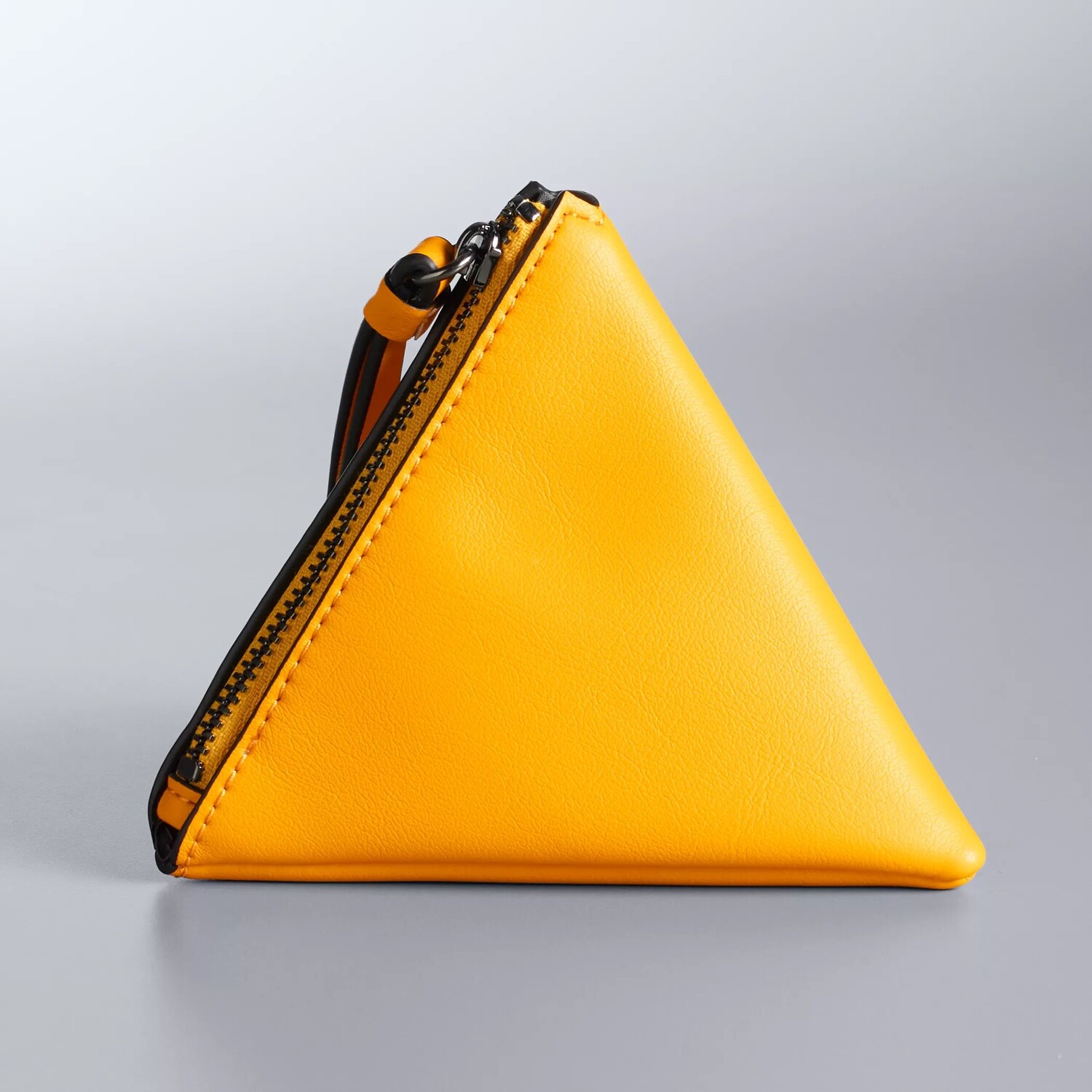 

Женский браслет Simply Vera Vera Wang Cana с логотипом Geo Pouch на запястье Simply Vera Vera Wang