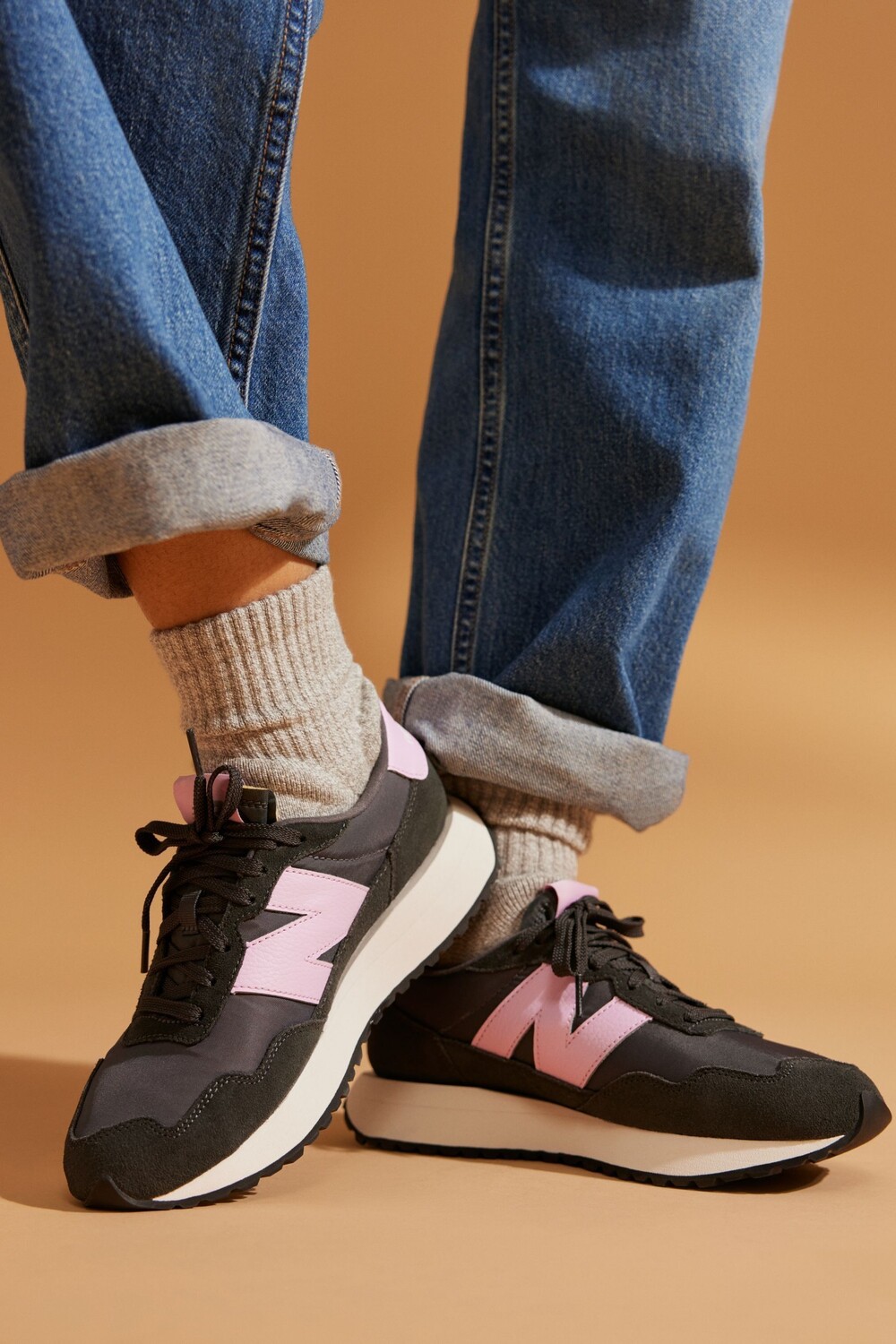 

Спортивная обувь 237 New Balance, черный