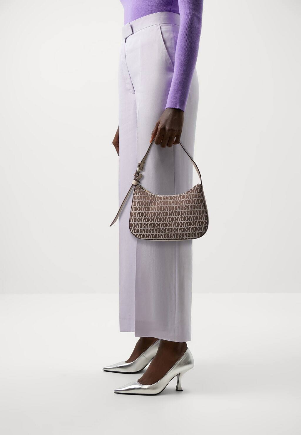 

Сумка DEENA DKNY, цвет chino/lt khaki