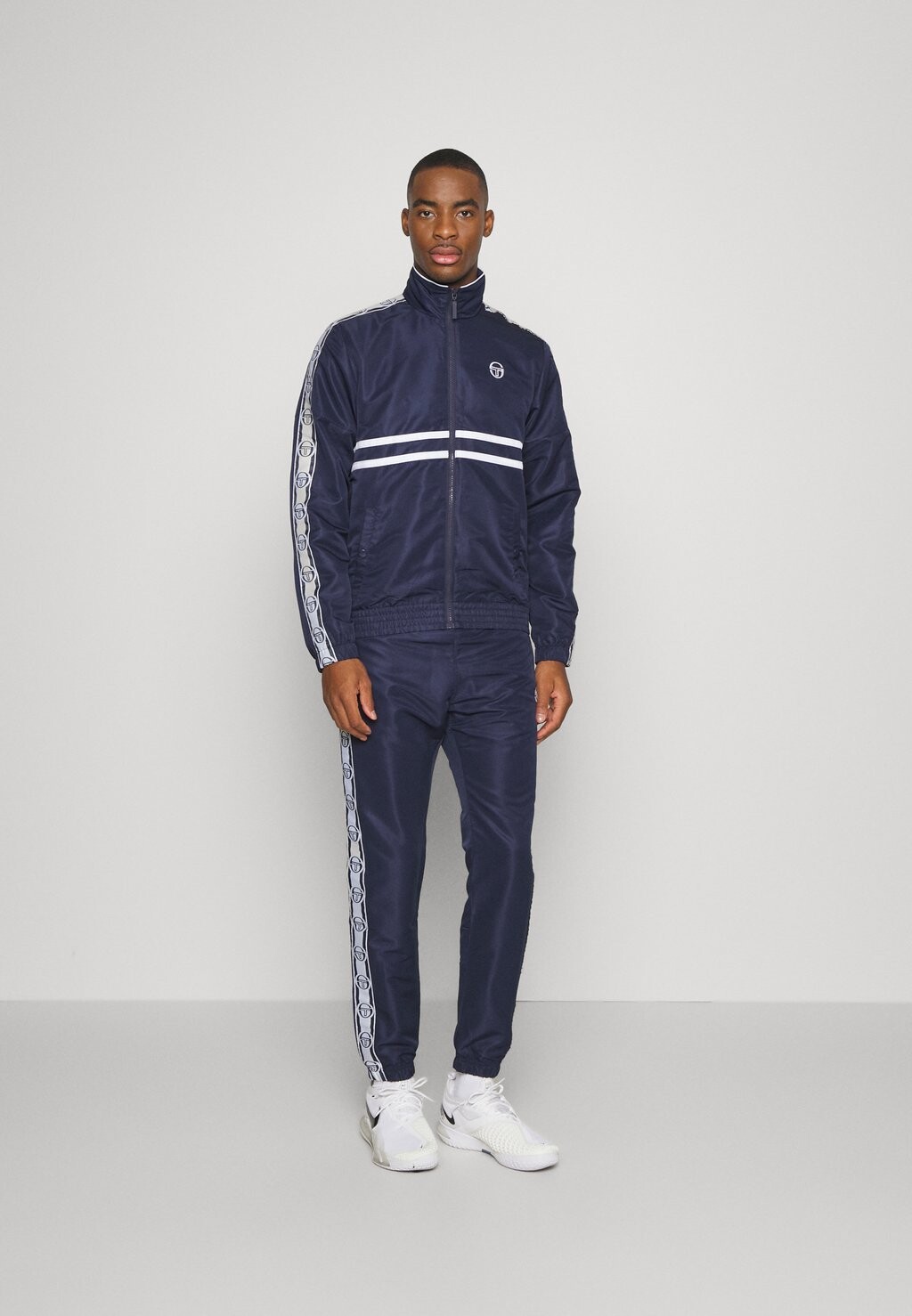 

Спортивный костюм Sergio Tacchini