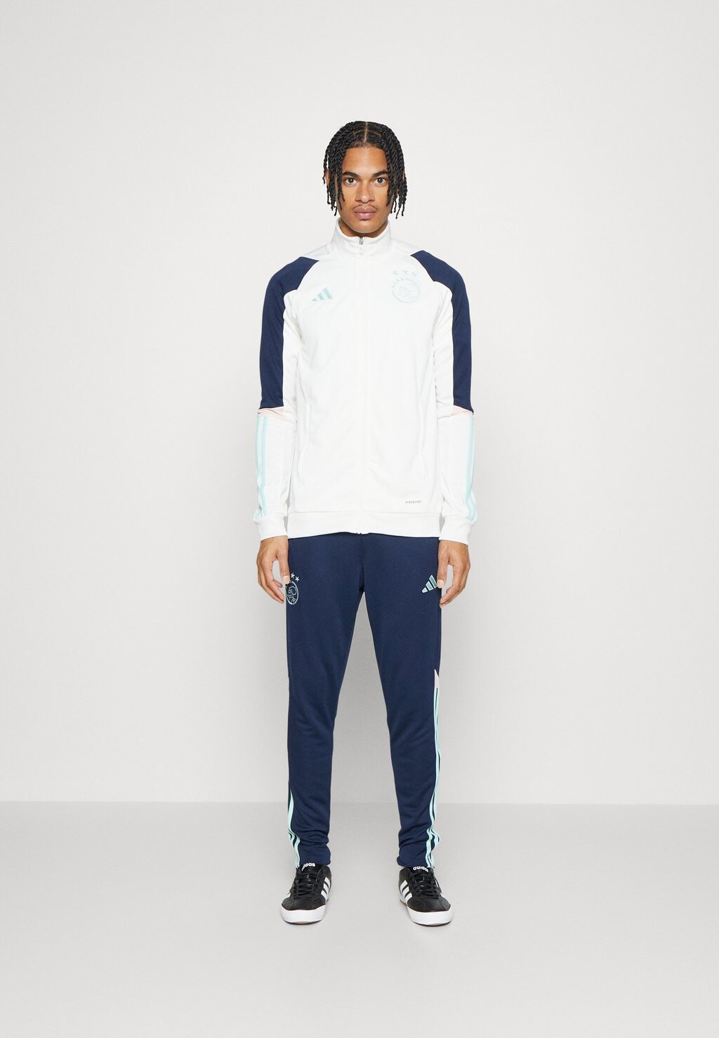 

Спортивный костюм Adidas