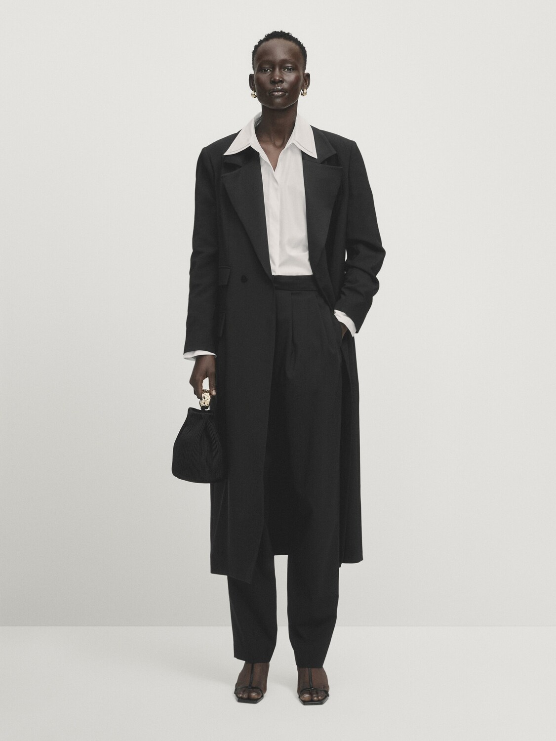 

Атласное пальто с воротником с лацканами Massimo Dutti, черный