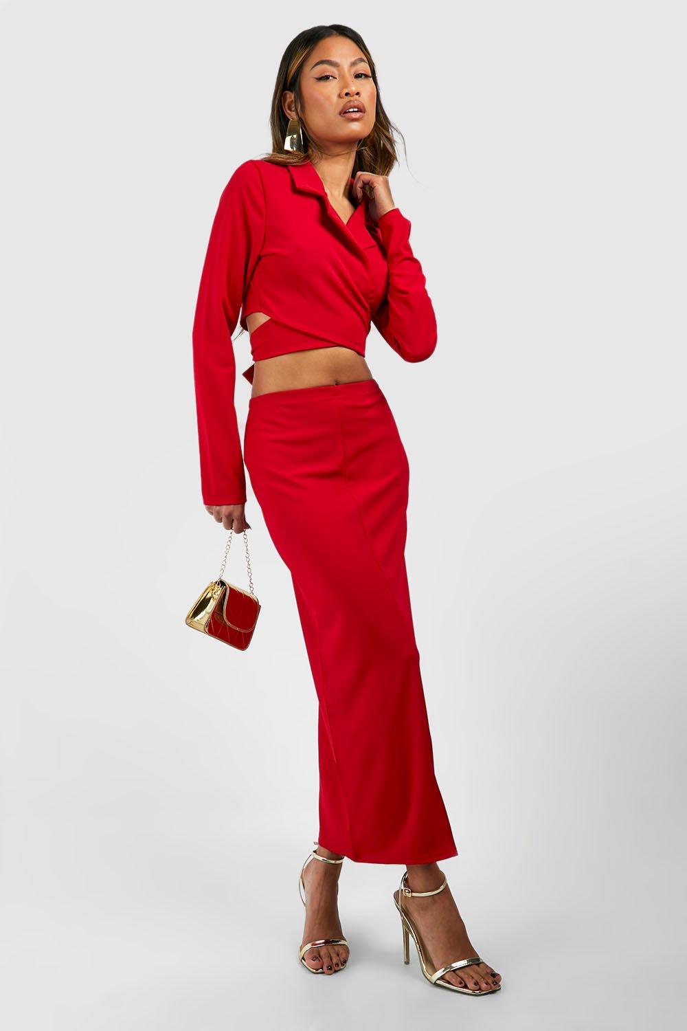 Укороченный пиджак с запахом на талии и юбка мидакси с разрезом спереди boohoo, красный тканая юбка rara с приборками boohoo серый