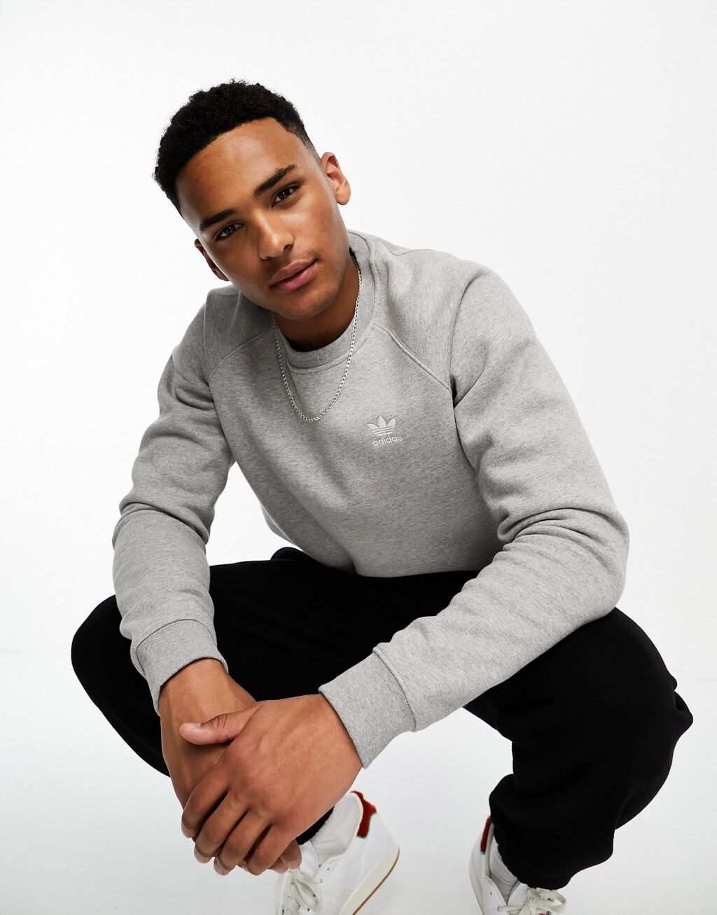 

Светло-серый свитшот adidas Originals Essentials