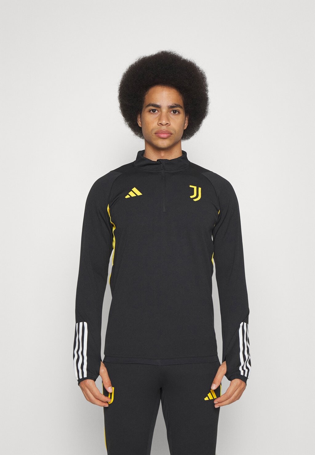 

Спортивная футболка Adidas