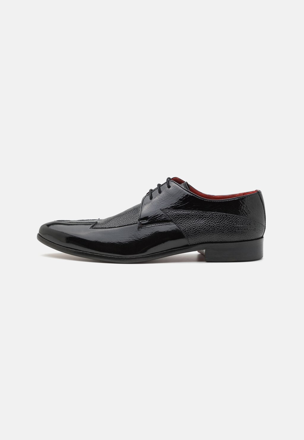 

На шнуровке Toni 53 Melvin & Hamilton, цвет black/red