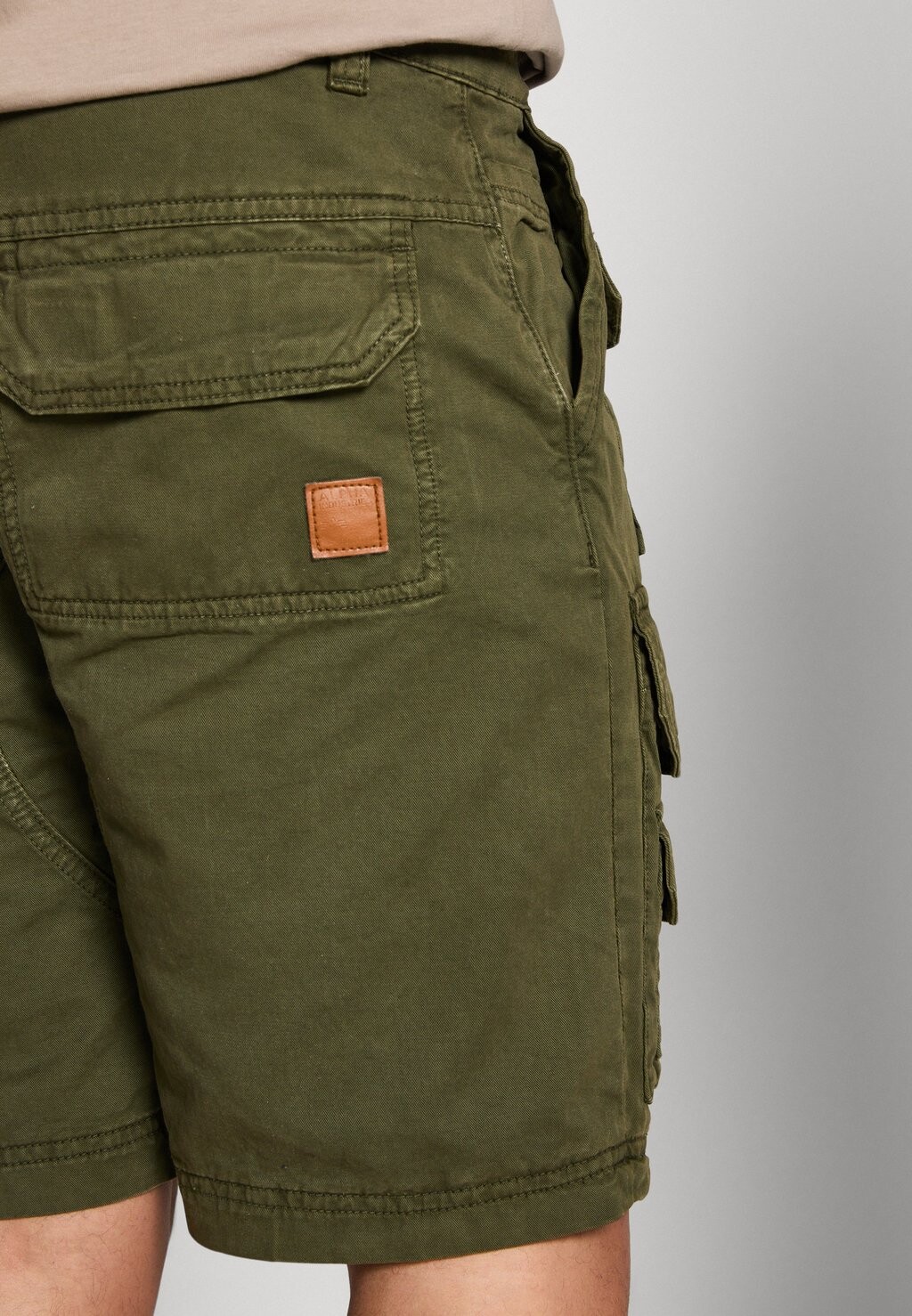 

Шорты Alpha Industries, темно-зеленый
