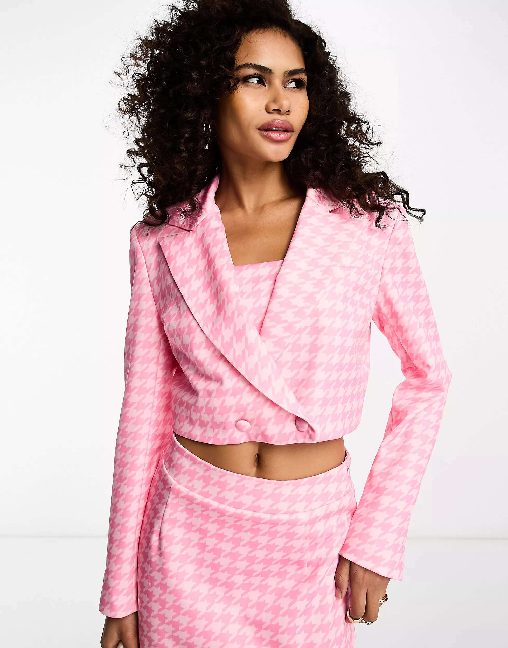 Укороченная куртка в клетку розового цвета Extro & Vert