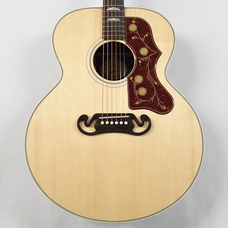 

Акустическая гитара Gibson SJ-200