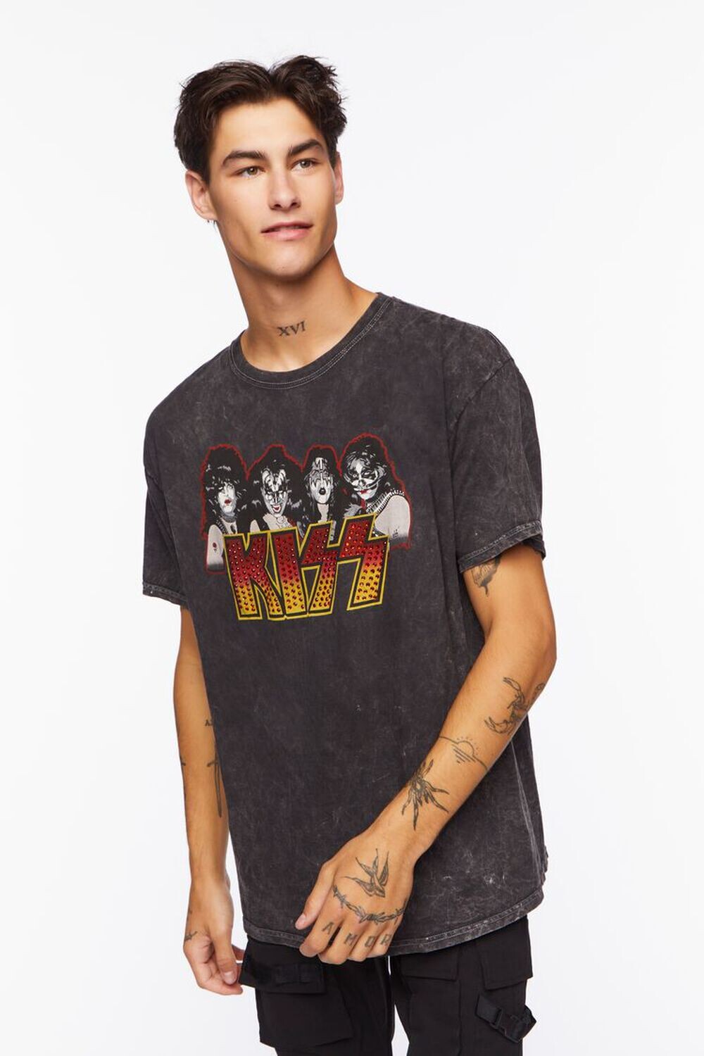 

Футболка Kiss с заклепками и графическим рисунком Forever 21, черный
