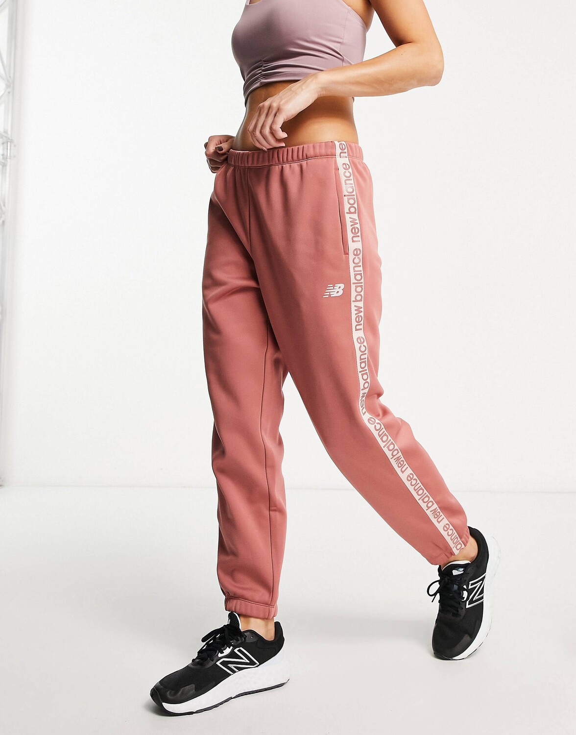 

Темно-розовые джоггеры New Balance Running Relentless, Розовый