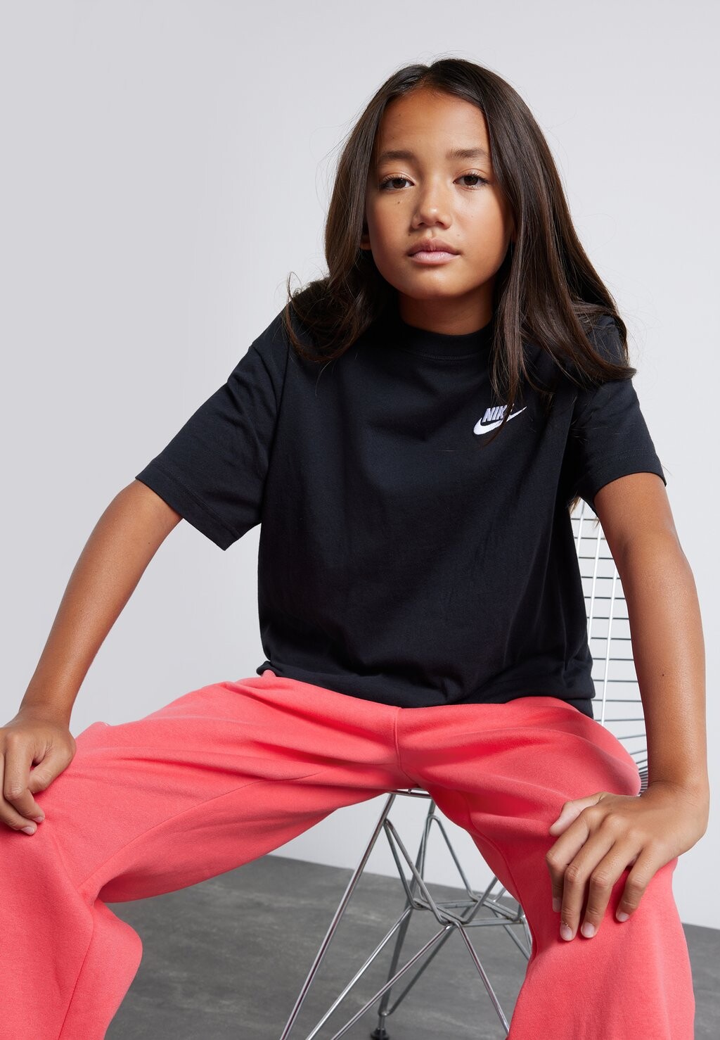 

Базовая футболка Boyfriend Tee Nike, цвет black/white