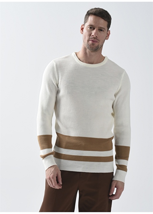 Однотонный бежевый мужской свитер с круглым вырезом Fabrika