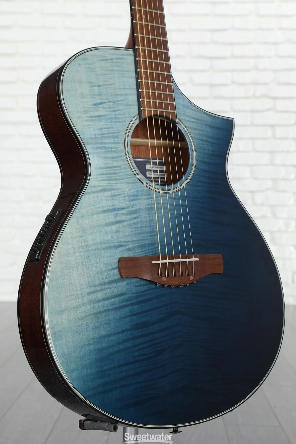 

Акустически-электрическая гитара Ibanez AEWC32FM - Indigo Sunset Fade