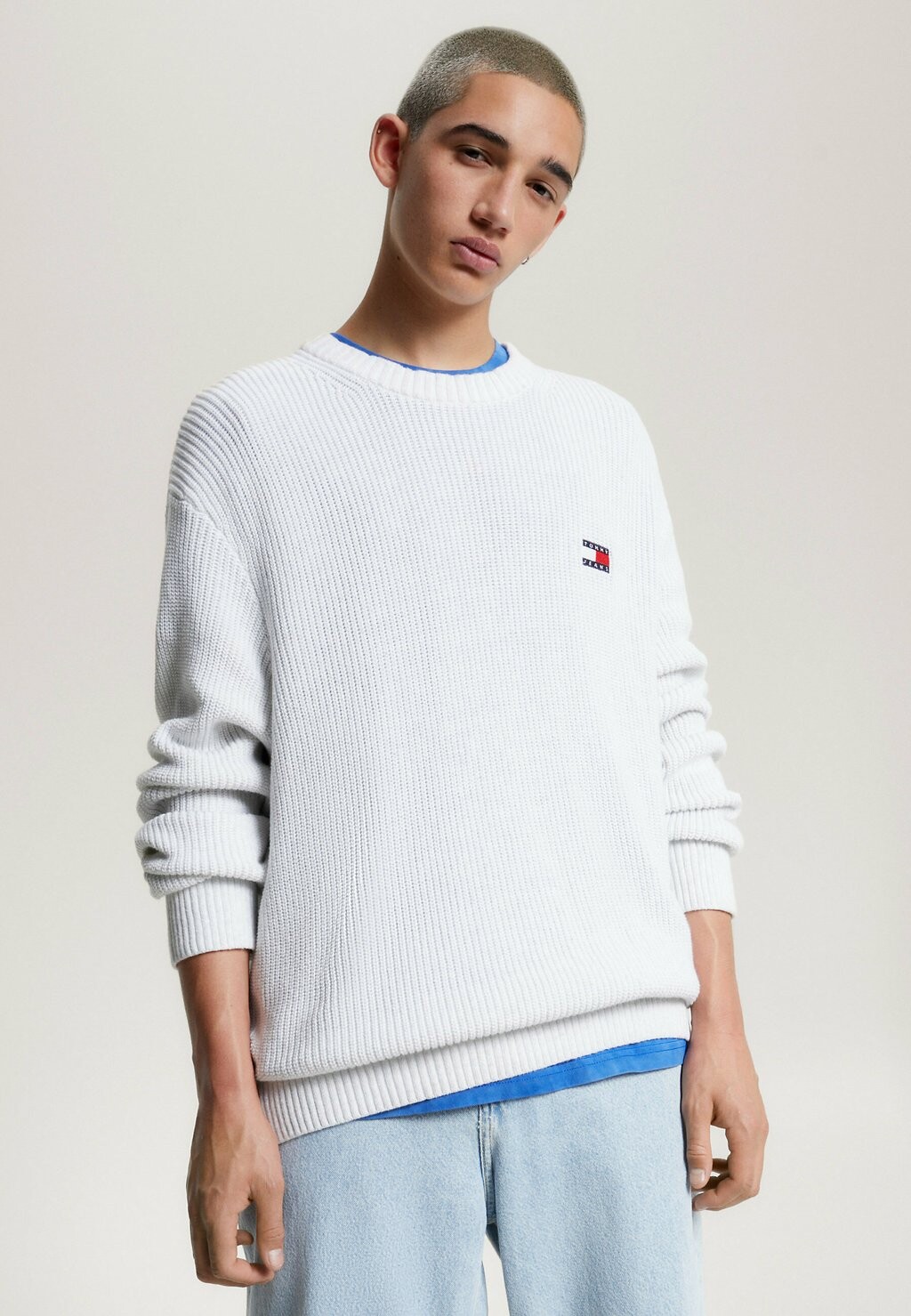 

Свитер ЗНАЧОК Tommy Jeans, серебристо-серый htr