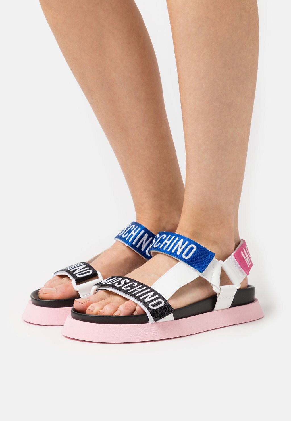 

Босоножки MOSCHINO