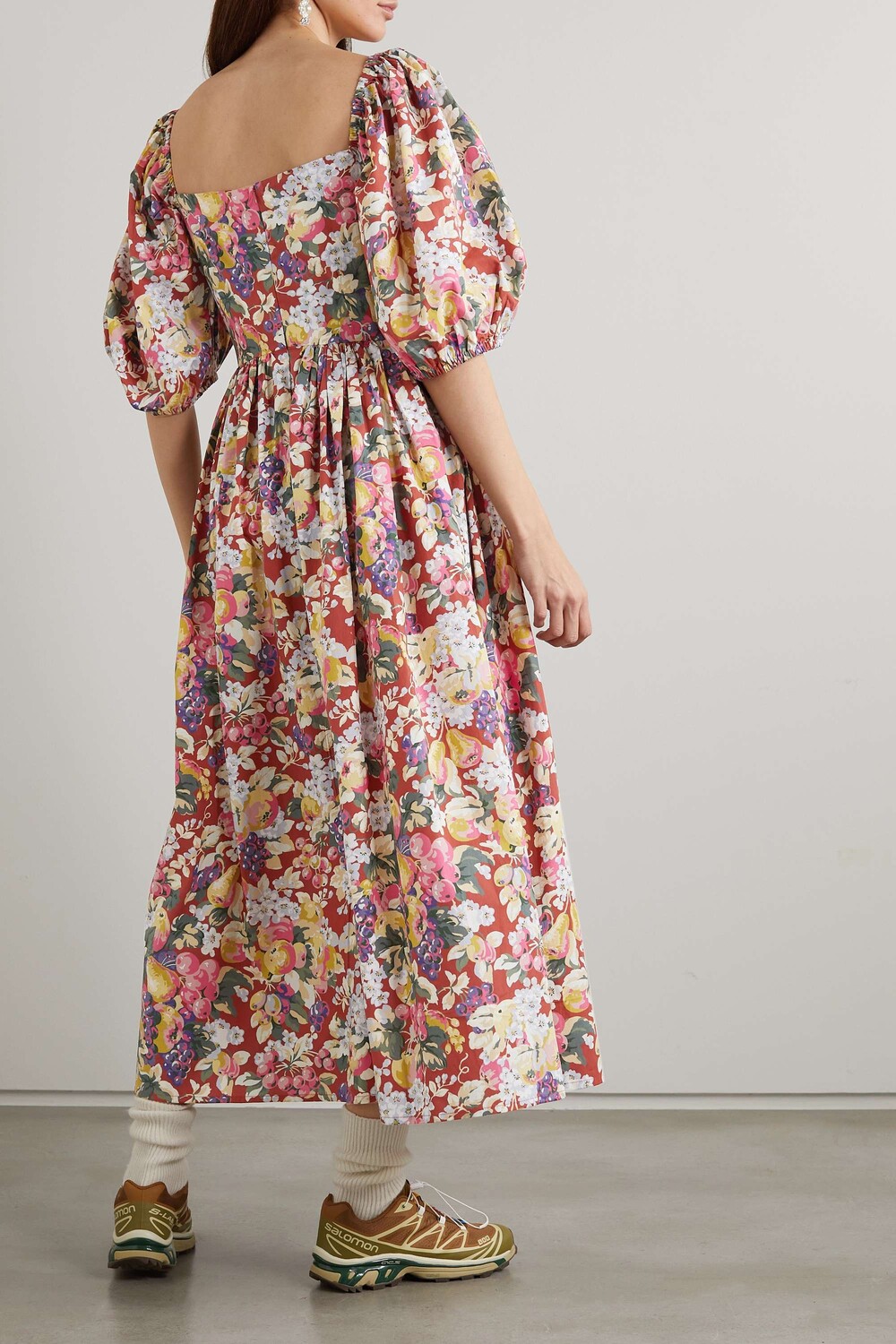 

BATSHEVA + плиссированное платье миди из хлопка и поплина Laura Ashley Fells с цветочным принтом, красный