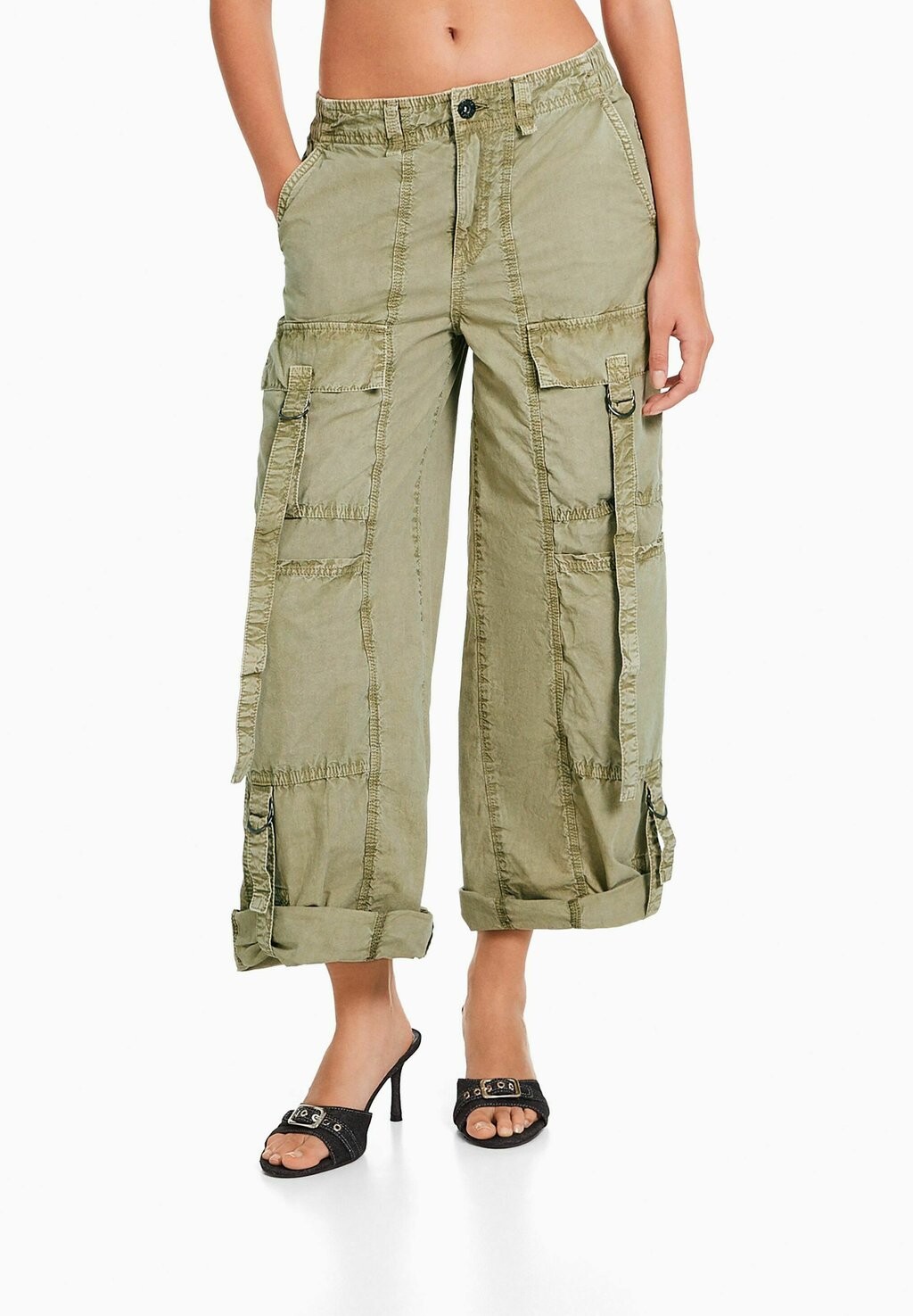 

Брюки Карго Bershka