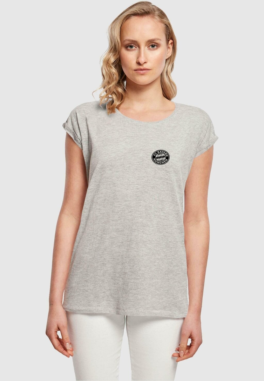 

Футболка с принтом LOGO EXTENDED SHOULDER TEE FC Bayern München, цвет heather grey