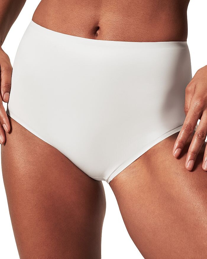 

Формирующие атласные трусы Spanx