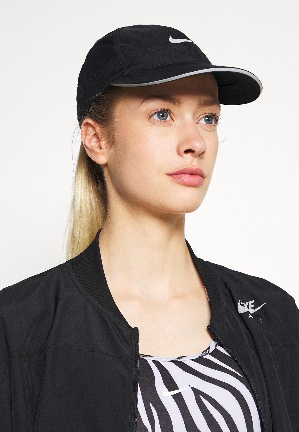 

Бейсболка Nike, черный