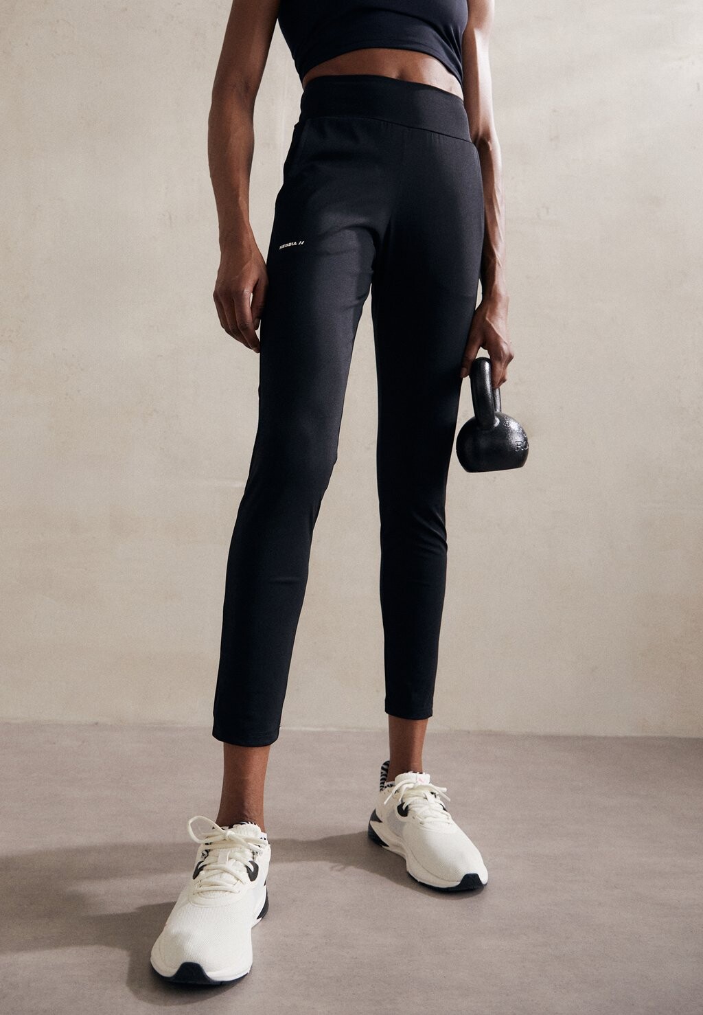 

Спортивные штаны Nebbia, цвет black