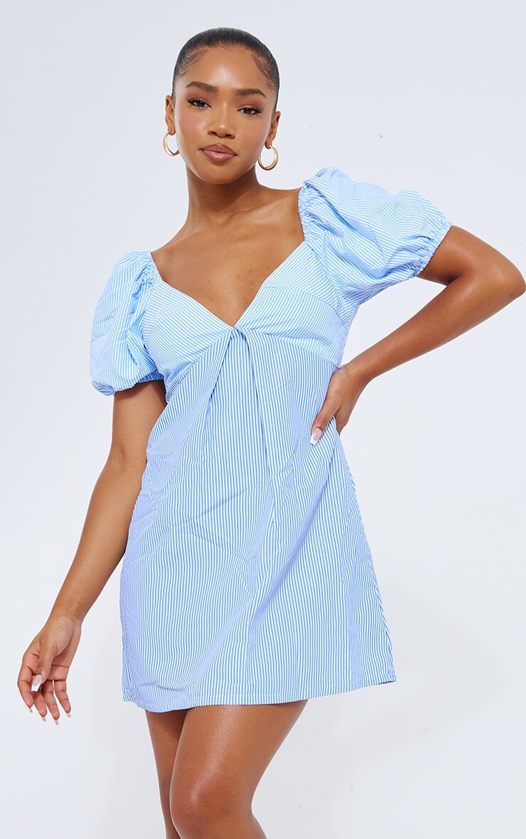 

PrettyLittleThing Платье прямого кроя в синюю полоску с пышными рукавами