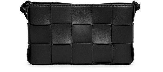 

Чехол-кассета на длинном ремне. Bottega Veneta