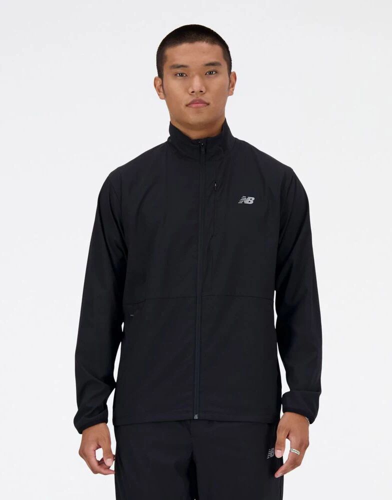 Черная куртка из эластичной ткани New Balance