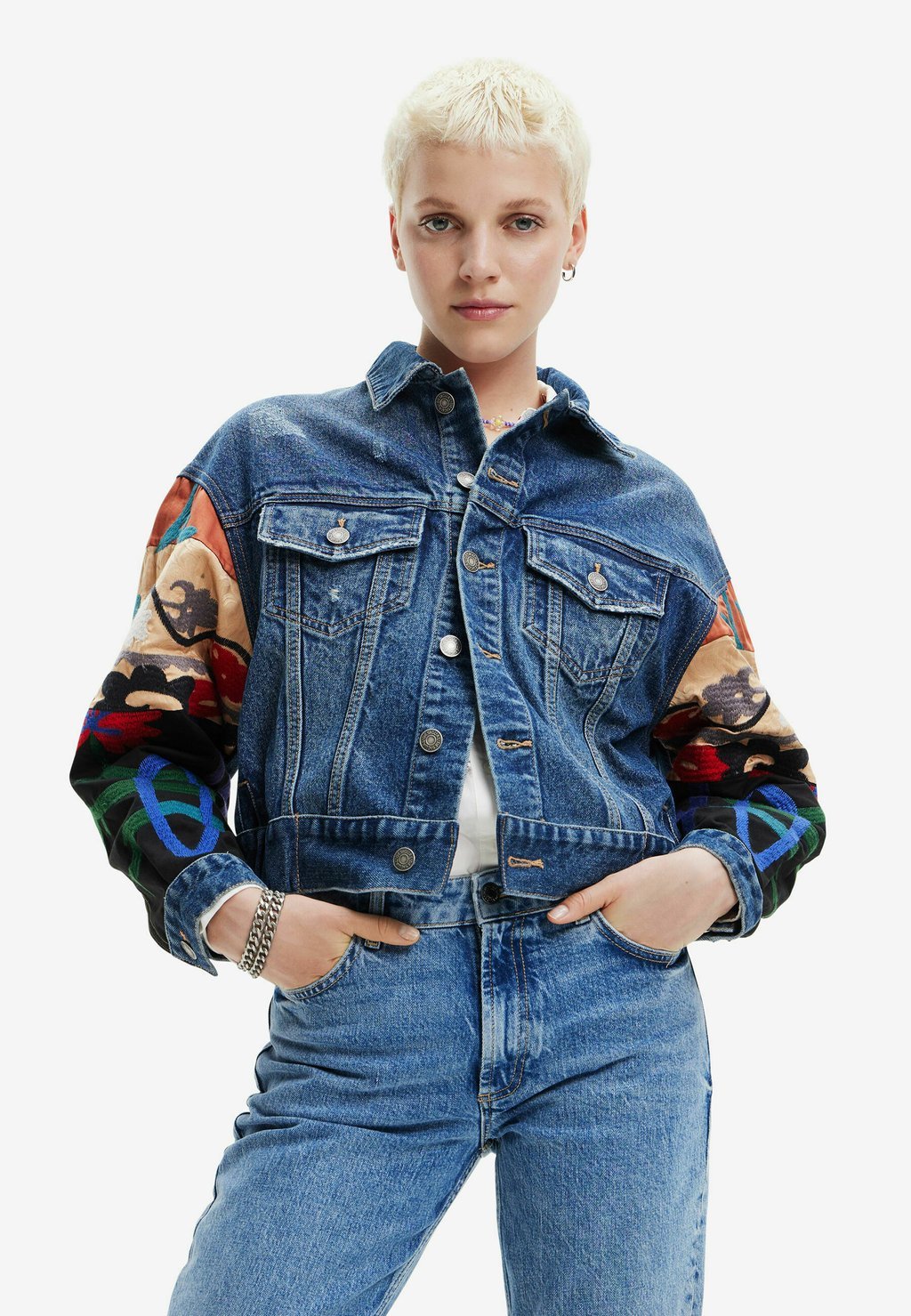 

Джинсовая куртка Desigual ЭТНИЧЕСКИЙ ДЕНИМ TRUCKER, синий