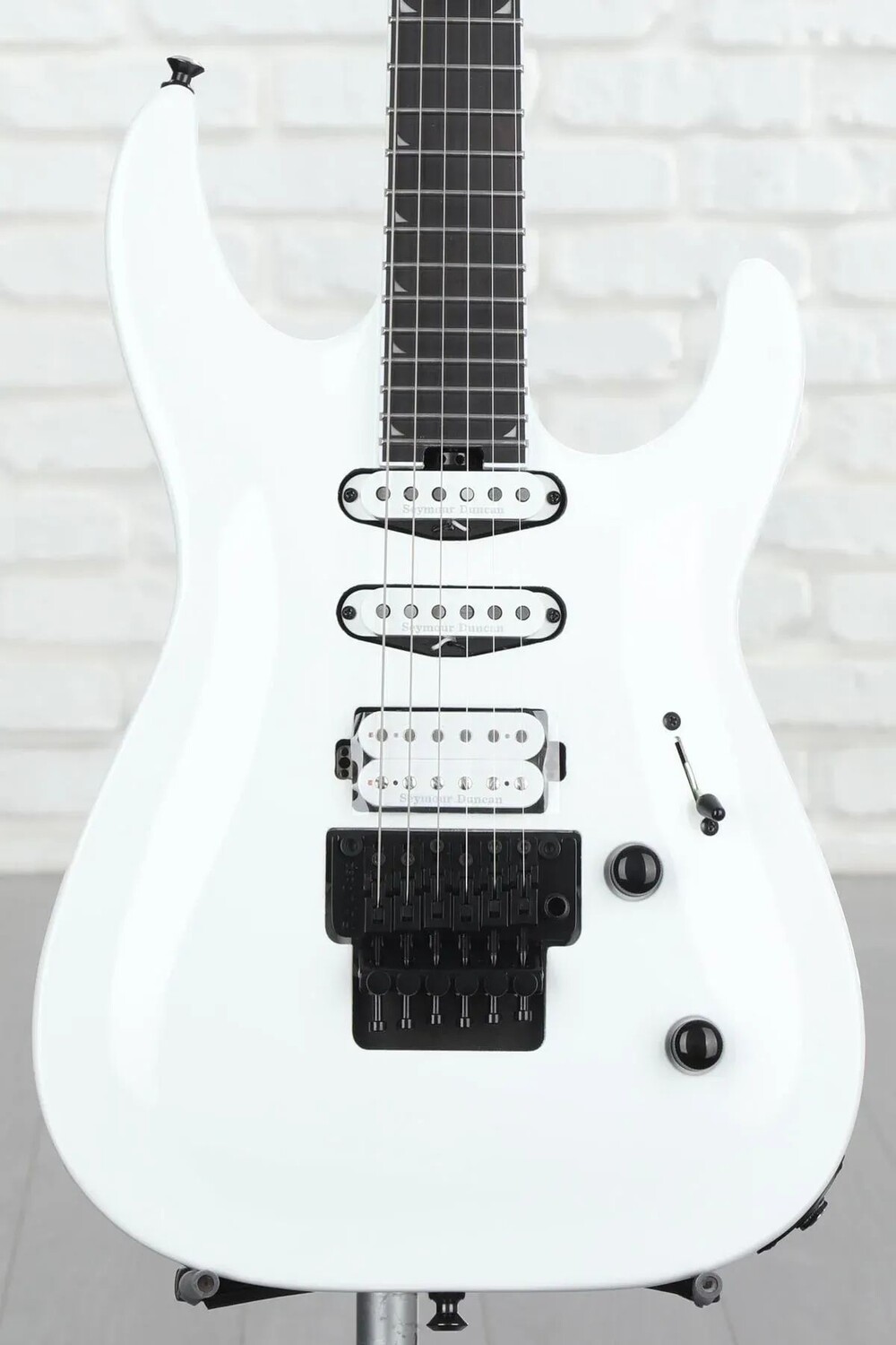 

Новая электрогитара Jackson Pro Plus Series Soloist SLA3 — Snow White
