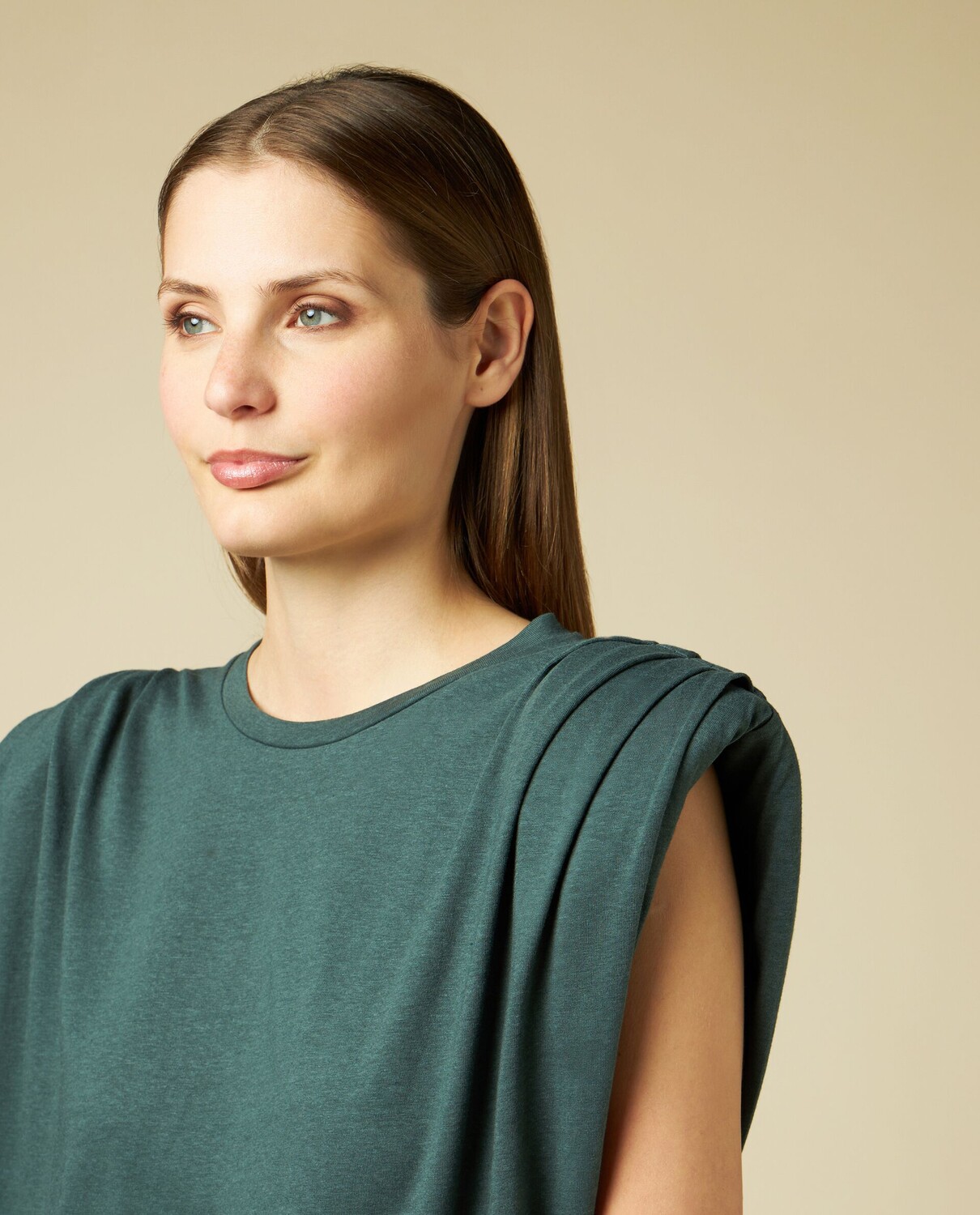 

Женская футболка с мягкими плечами NICE&CHIC, белый