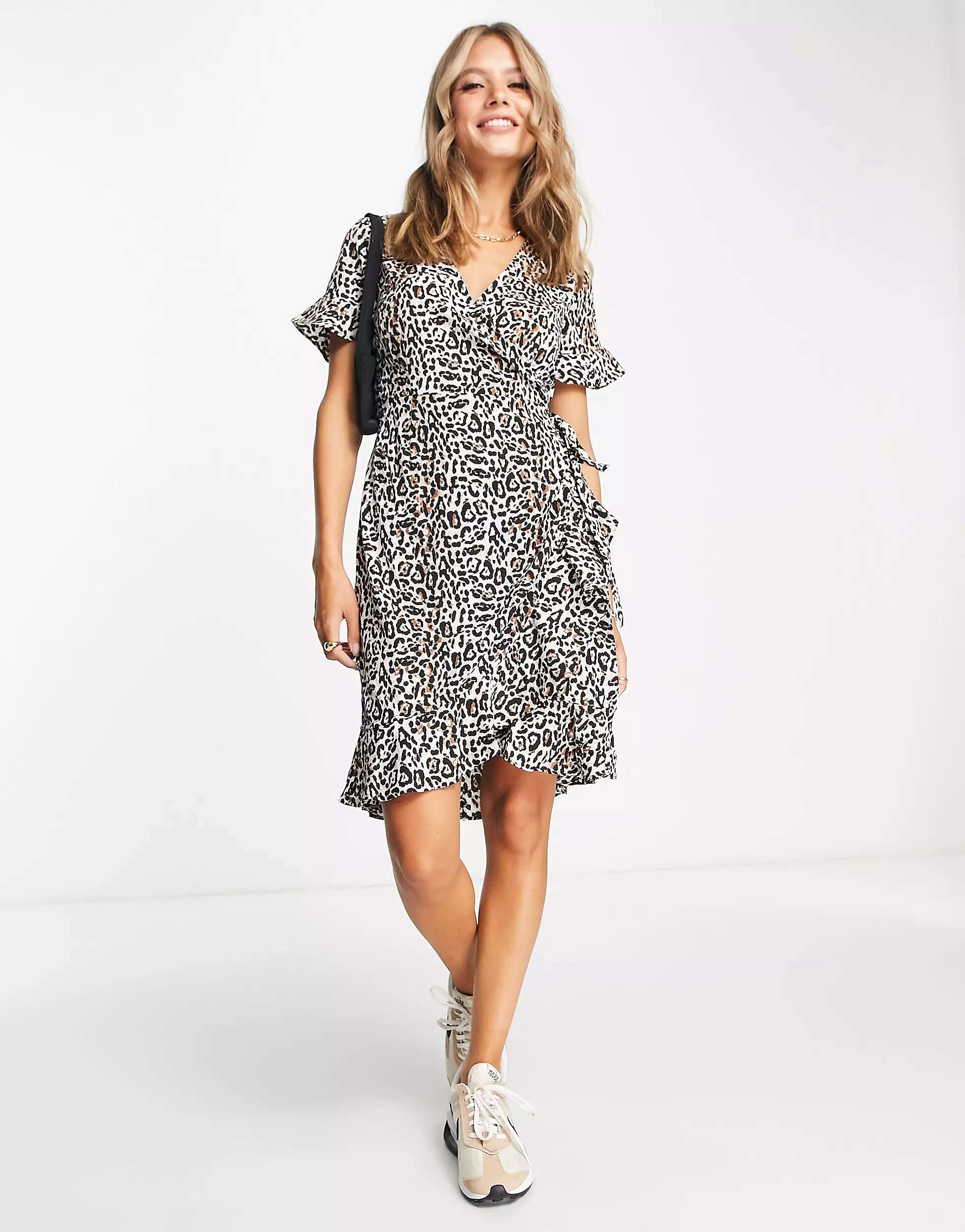 Леопардовое мини-платье с запахом Vero Moda платье oggi леопардовое 40 размер