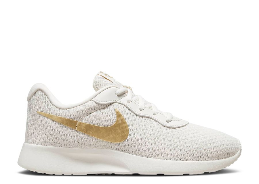 

Кроссовки Nike Wmns Tanjun Ease, цвет Phantom Metallic Gold